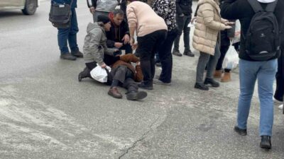 Edirne’de torunuyla yolun karşısına geçmeye çalışan bir yaşlı adamın, motosiklet