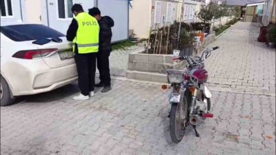 Hatay’ın Antakya ilçesinde, motosikletle akrobatik hareketler yaparak bunları sosyal medyada