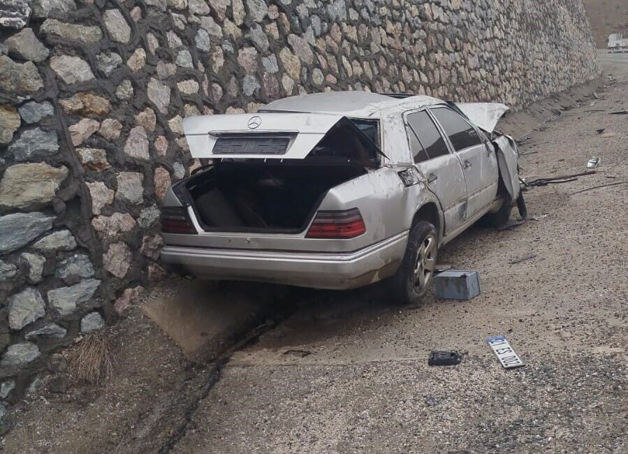 Elazığ’da meydana gelen trafik kazasında sürücü, kontrolünü kaybettiği aracıyla istinat