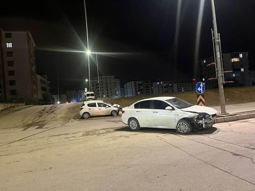 Elazığ’da meydana gelen trafik kazasında, Çaydaçıra Mahallesi Selahattin Eyyubi Bulvarı’nda