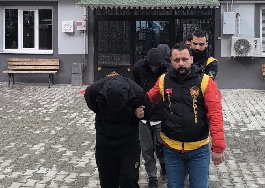 Adıyaman’ın Gölbaşı ilçesinde, 15 yaşındaki bir çocuk, büyükannesine ait emekli