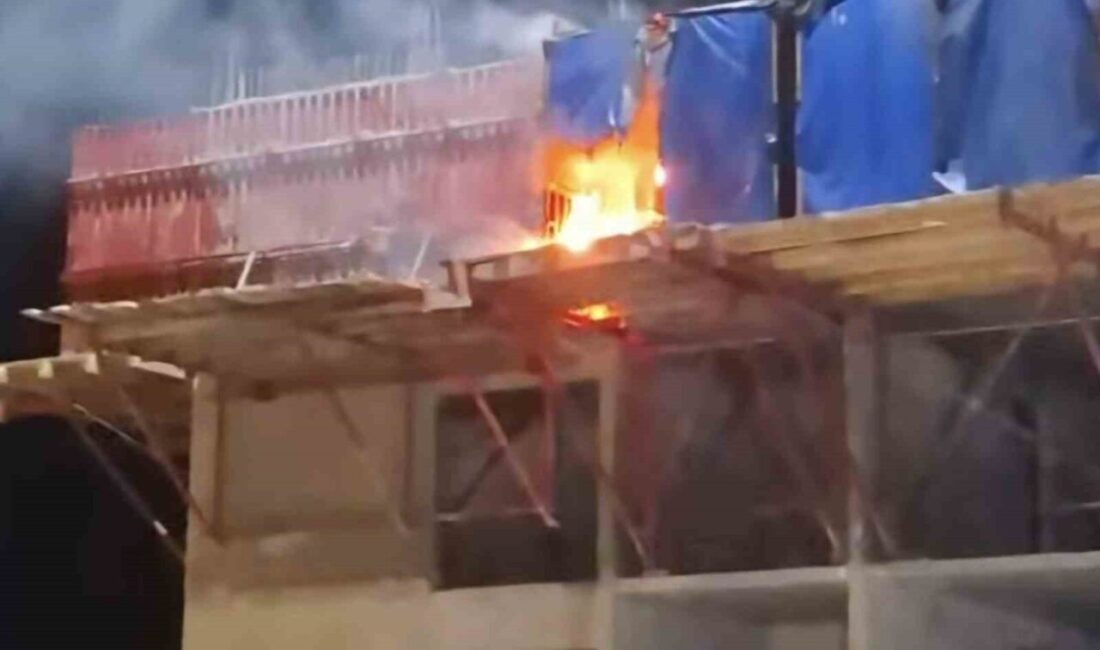 Emet ilçesinde bulunan 5. Etap TOKİ şantiyesinde meydana gelen yangın,