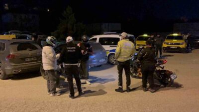 Düzce’nin Konuralp bölgesinde polis ekipleri tarafından kapsamlı bir huzur operasyonu