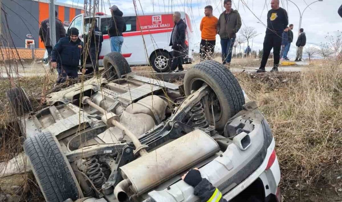 Erzincan ilinde bir sürücü, aracın direksiyon kontrolünü yitirerek şarampole uçtu