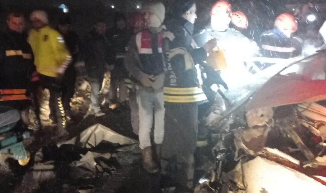 Erzurum’a bağlı Tortum ilçesine ulaşan karayolunda meydana gelen trafik kazasında