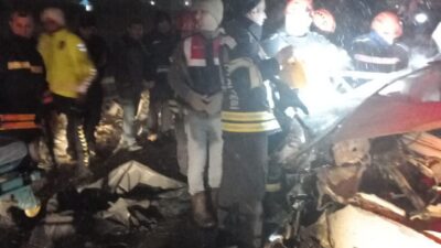 Erzurum’a bağlı Tortum ilçesine ulaşan karayolunda meydana gelen trafik kazasında