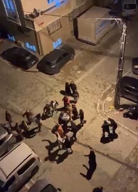 Esenyurt ilçesinde yaşanan olayda bir kişi, komşusunun ses çıkardığı iddiasıyla