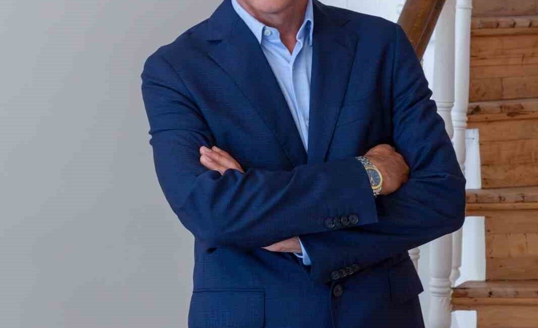 Aydın Erdem is accused of cheating on his wife, Beyhan