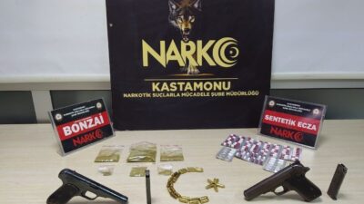 Kastamonu’da polis operasyonunda yakalanan 3 şüpheli, uyuşturucu ticareti suçundan 22
