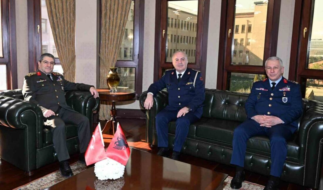 Orgeneral Selçuk Bayraktaroğlu, Arnavutluk Hava Kuvvetleri Komutanı Tümgeneral Ferdinant Dimo’yu