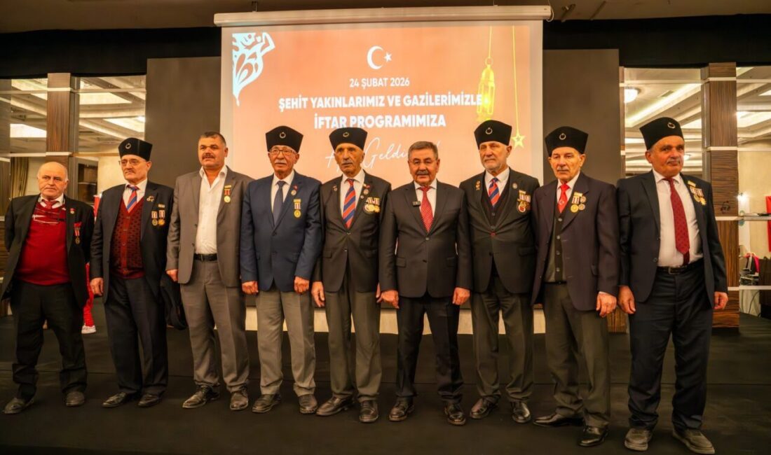 Gölbaşı Belediyesi tarafından düzenlenen iftar programına şehit yakınları ve gaziler