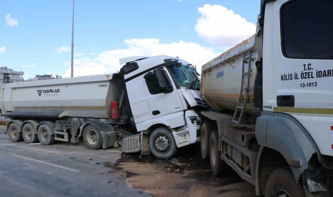 Kilis’te meydana gelen bir trafik kazasında, iki hafriyat kamyonu çarpıştı