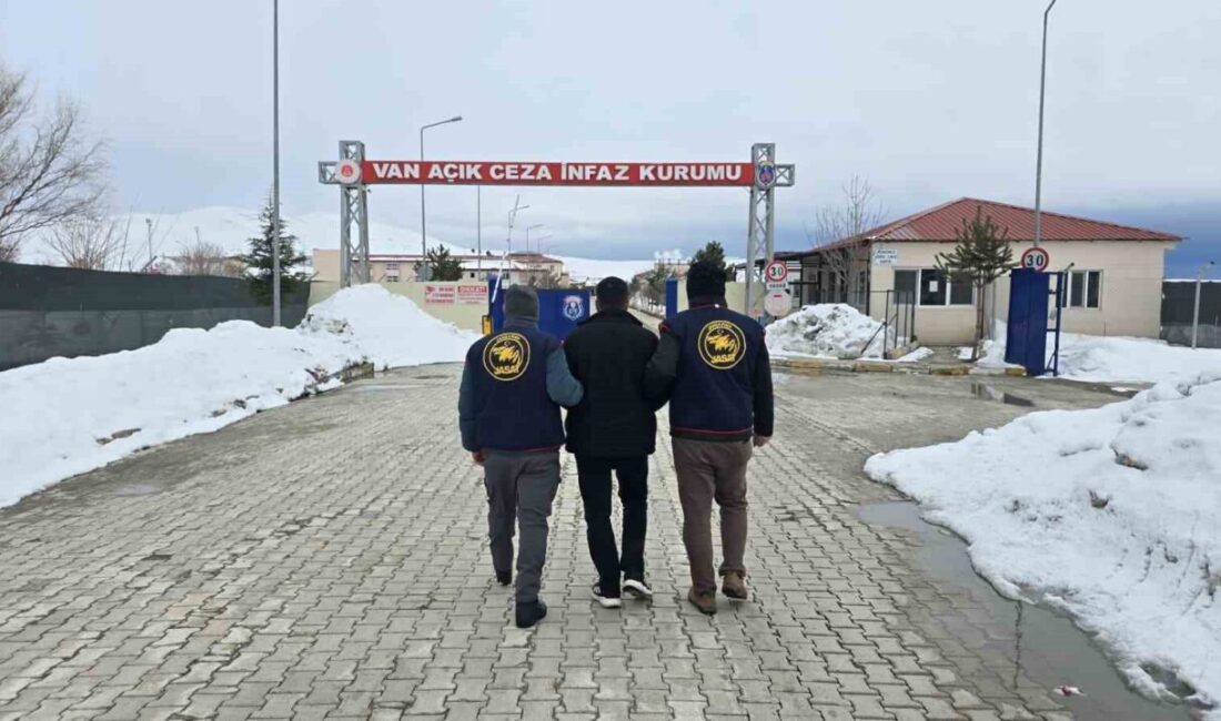 Hakkari İl Jandarma Komutanlığı, şehirde uzun bir süredir aranmakta olan