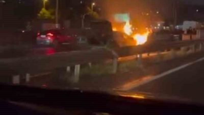Haliç Köprüsü üzerinde seyir halindeki bir araçta yangın çıktı ve