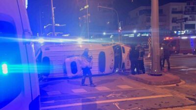 Mersin’de, entübe hastayı taşıyan bir ambulansın otomobil ile çarpışması sonucu