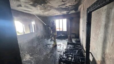 Hatay’ın Antakya ilçesinde meydana gelen ev yangınında dumandan etkilenen 3