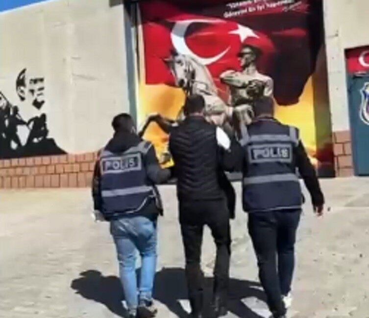 Hatay’ın Hassa ve Erzin ilçelerinde, aranan kişilere yönelik operasyonlar sonucunda,