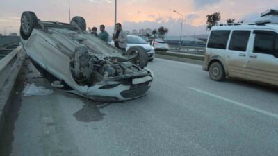 Antakya ilçesinde meydana gelen trafik kazasında, aracın sürücüsünün direksiyon hakimiyetini