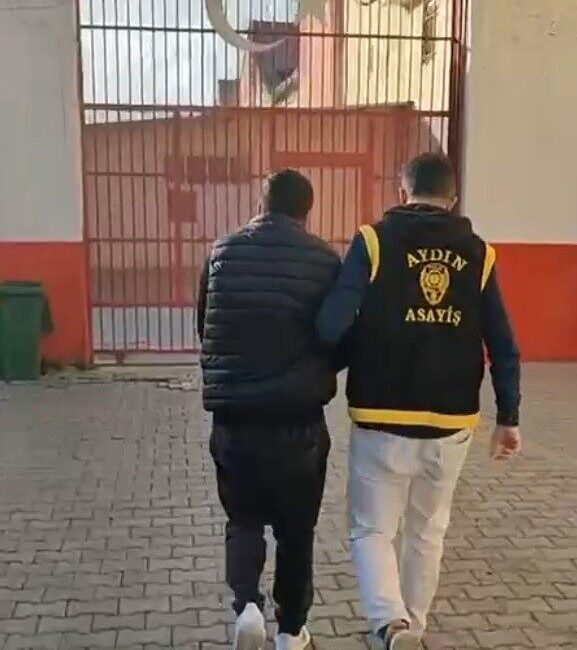 Efeler ilçesinde polis ekipleri tarafından yürütülen operasyon sonucunda, hırsızlık suçundan