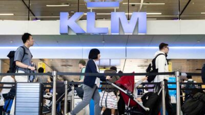 Kraliyet Hollanda Havayolları (KLM), Amsterdam ile Tel Aviv arasındaki seferlerini