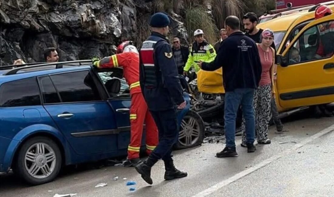 Denizli’de iki aracın kafa kafaya çarpıştığı trafik kazasında 2 yaşındaki