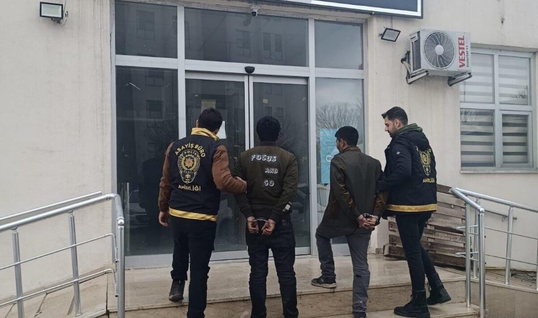 Besni ilçesinde, inşaatı durdurulan bir evden yaklaşık 175 bin lira