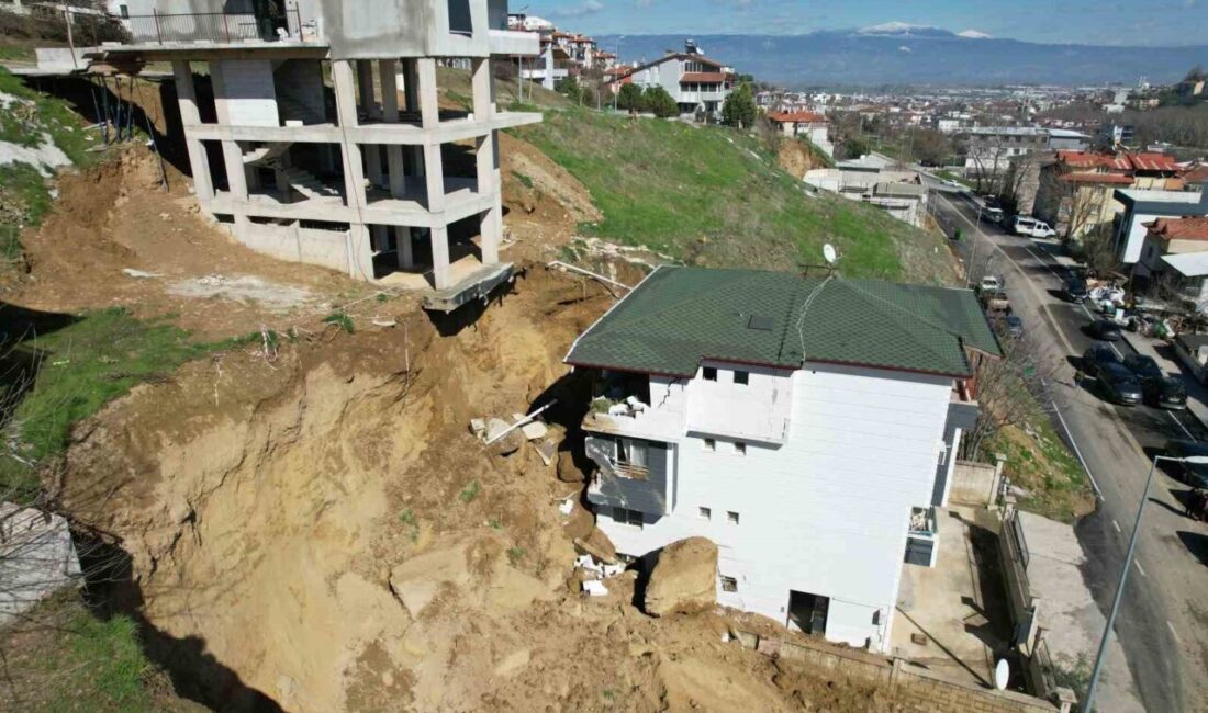 Denizli’de bir inşaat kazısı sırasında meydana gelen kaya parçasının kopması