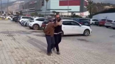 Hatay’ın İskenderun ilçesinde bir kamu kurumundan hırsızlık şüphelisi olarak aranan