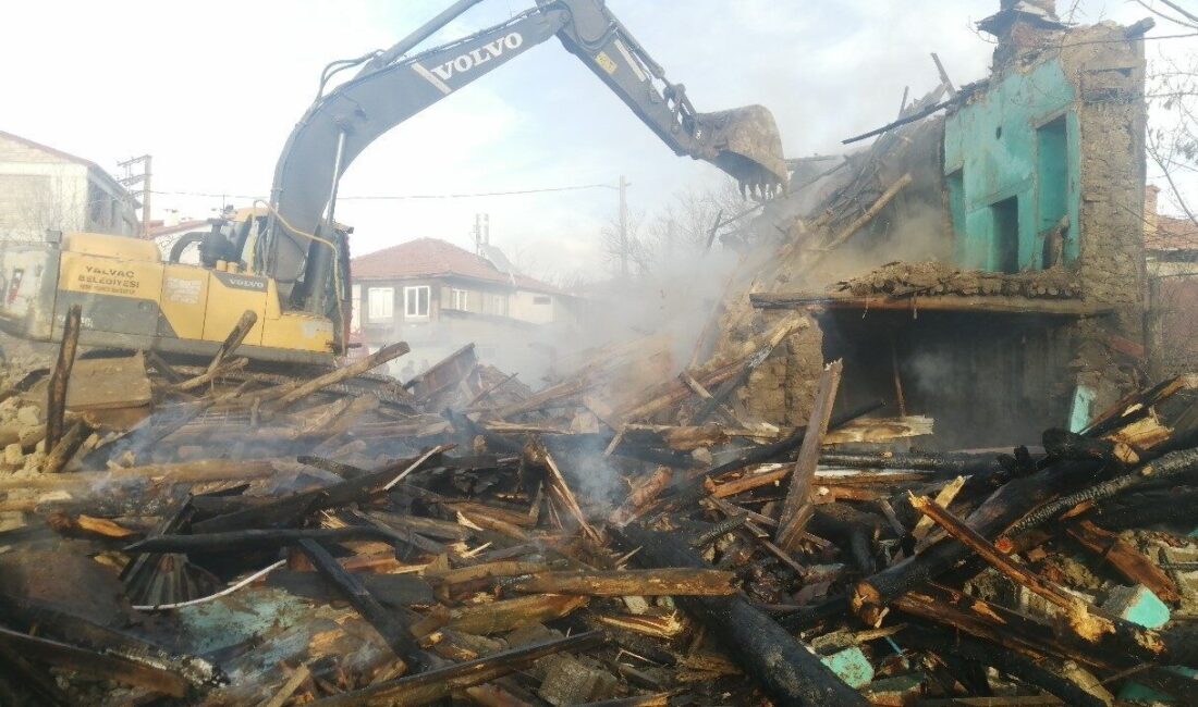 Isparta’nın Yalvaç ilçesinde bulunan iki katlı kerpiç bir evde meydana