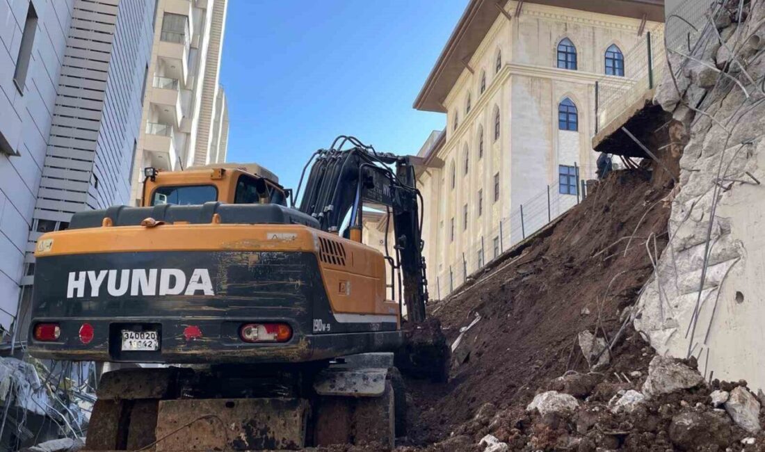 Şanlıurfa’nın Karaköprü ilçesindeki bir sitede istinat duvarının çökmesi sonucu 4