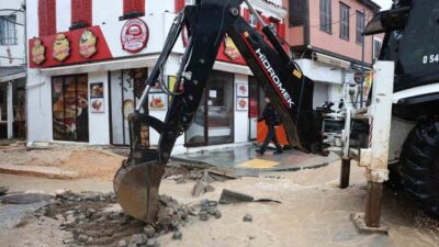 İzmir’de son günlerde yoğun yağışların etkisi giderek artıyor. Meteoroloji Genel