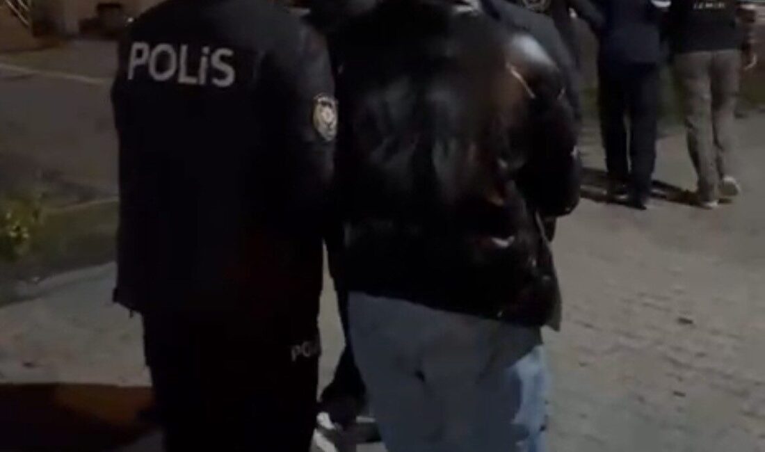 Bornova ilçesinde, kendilerini polis olarak tanıtarak yabancı uyruklu üç öğrenciyi
