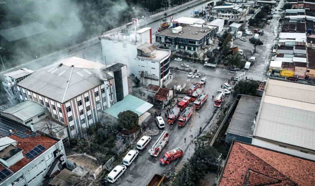 Bornova ilçesinde bulunan 5 katlı bir ayakkabı fabrikasının zemin katında