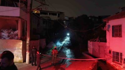 İzmir’in Konak ilçesinde, şiddetli fırtınanın neden olduğu bir olayda, 15