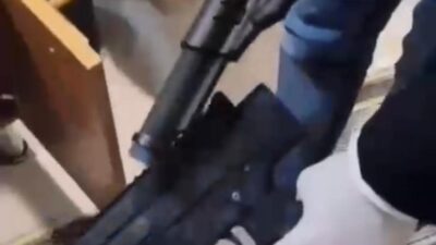 İzmir’in Karabağlar ilçesinde ateşli silahla yaralanma ihbarı üzerine gerçekleştirilen operasyonda