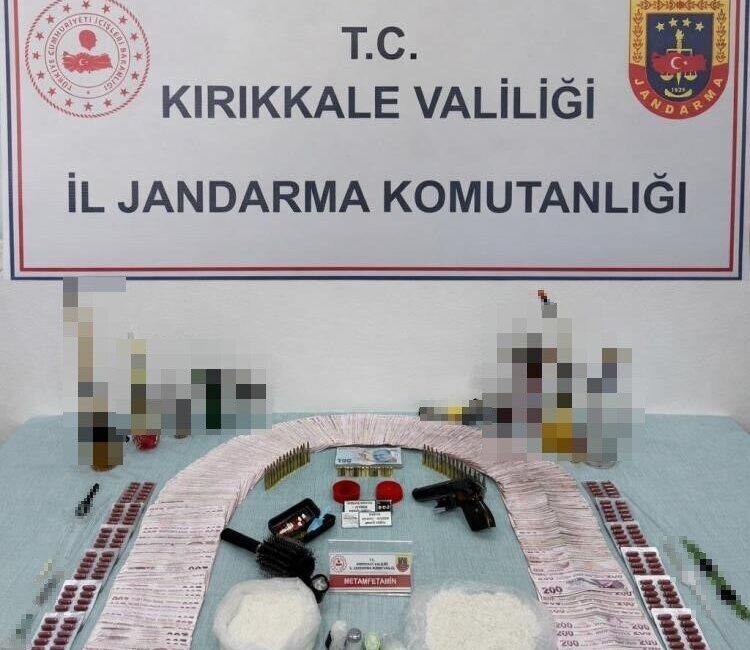 Kırıkkale’de jandarma tarafından gerçekleştirilen operasyonda, uyuşturucu ticareti yaptığı şüphelenilen 3