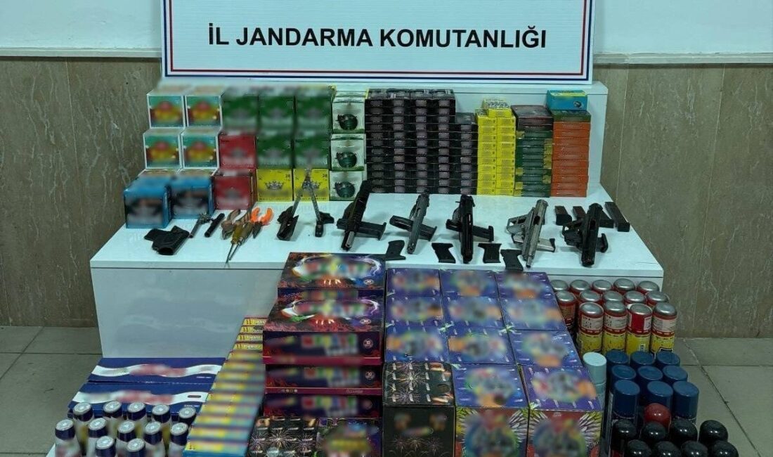 Gaziantep’te Jandarma ekiplerinin yürüttüğü uyuşturucu ve kaçakçılıkla mücadele operasyonlarında yakalanan