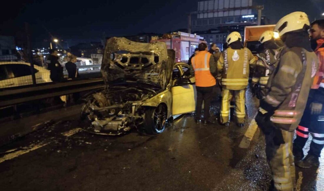 Kadıköy Koşuyolu bölgesinde seyir halindeki bir otomobil aniden alev aldı