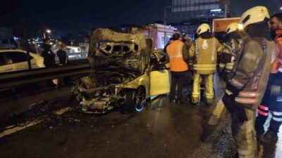 Kadıköy Koşuyolu bölgesinde seyir halindeki bir otomobil aniden alev aldı