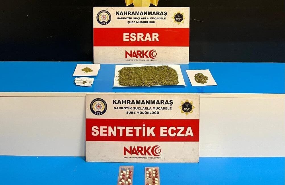 Kahramanmaraş’ta düzenlenen operasyonda kaçakçılık ve uyuşturucu suçlarından gözaltına alınan şüpheliler