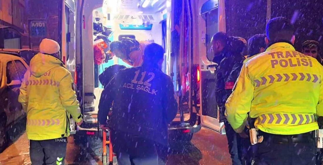 Kar yağışıyla birlikte Erzurum’da meydana gelen trafik kazaları arttı. Palandöken