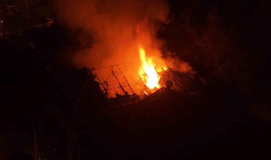 Karabük’te, Soğuksu Mahallesi Gonca Sokak’ta bulunan 3 katlı bir binada