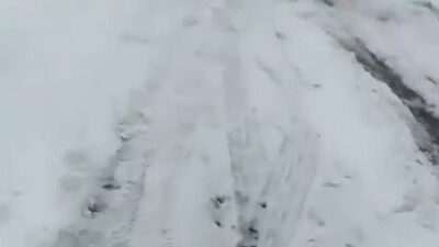 Kars-Arpaçay-Çıldır kara yolunda kayan bir tırın yolun tamamen kapanmasına sebep