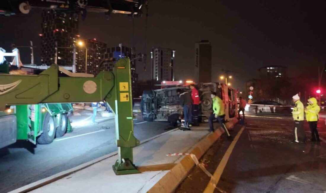 İstanbul Kartal ilçesinde meydana gelen trafik kazasında, hasta taşıyan ambulans