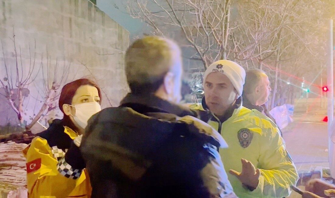 Çorlu, Tekirdağ’da alkollü bir sürücü, kırmızı ışıkta bekleyen bir servis
