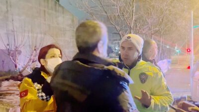 Çorlu, Tekirdağ’da alkollü bir sürücü, kırmızı ışıkta bekleyen bir servis