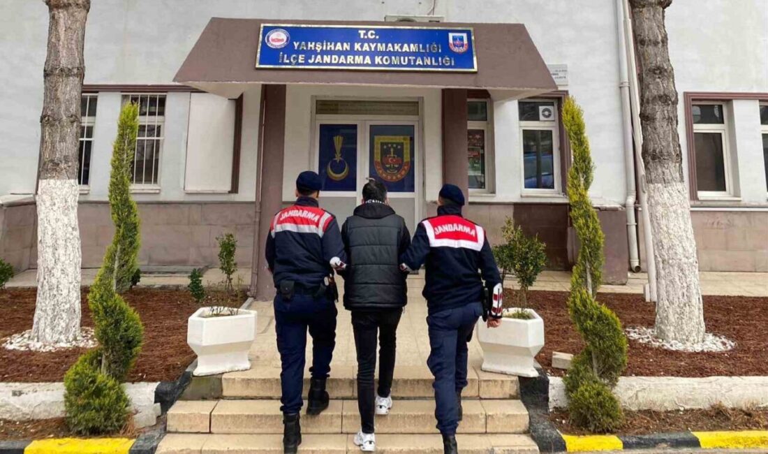 Kırıkkale ilinde, jandarma ekiplerince aranan kişilere yönelik gerçekleştirilen operasyonda, firari