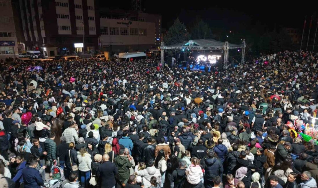 Kırıkkale’de düzenlenen konserde, binlerce kişiye müzik dolu bir akşam yaşatan