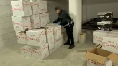 Gölcük ilçesinde gerçekleştirilen bir kaçakçılık operasyonunda, piyasa değeri yaklaşık 500