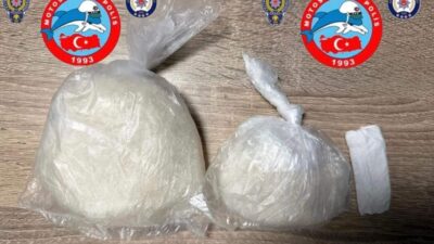 İzmit ilçesinde polis ekipleri tarafından durdurulan dört şüphelinin üst aramalarında